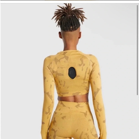 New GYMSHARK ADAPT CAMO YELLOW crop top (matching leggings in closet) - Picture 2 of 4